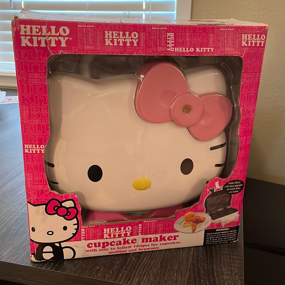 Hello kitty cupcake maker